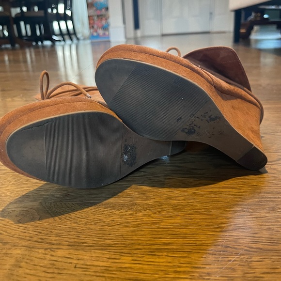 Qupid Brown Wedge Foldable Booties - Picture 3 of 4